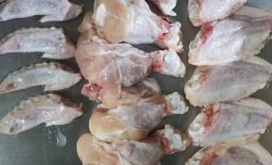 了解雞翅自動(dòng)配重機(jī)精確配重及自動(dòng)輸送至包裝工位的優(yōu)勢(shì)